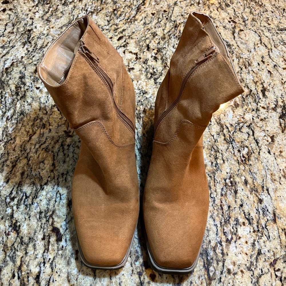Kohls Tan Suede Ankle Boots zipper closure good condition size 9.5 women